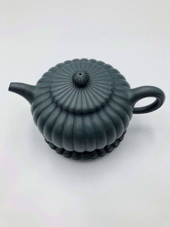 早期金鼎菱菊辦壺 早期金鼎菱菊辦壺