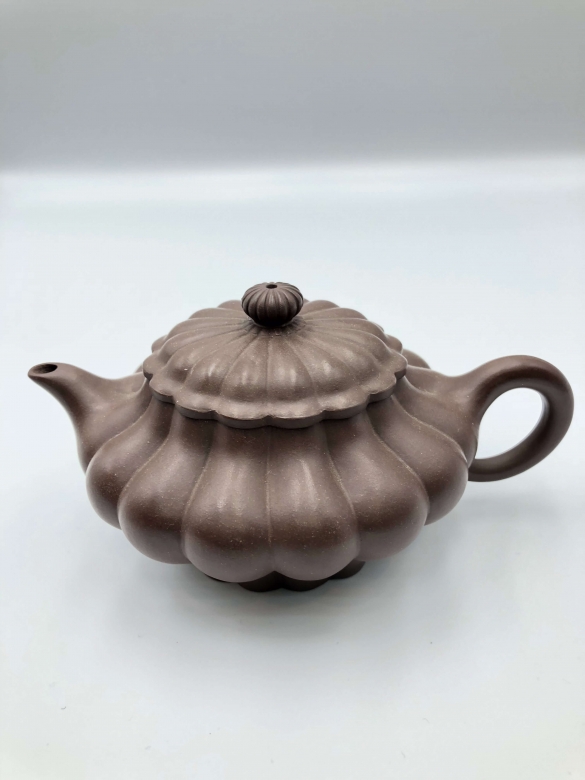 老紫泥菊花筋文壺